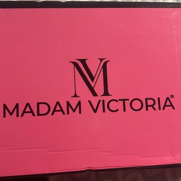 MADAM VICTORIA Women's Slingback Buckle Kitten Chunky Heels | Size 5.5 | NEW!🩶 - Picture 6 of 6